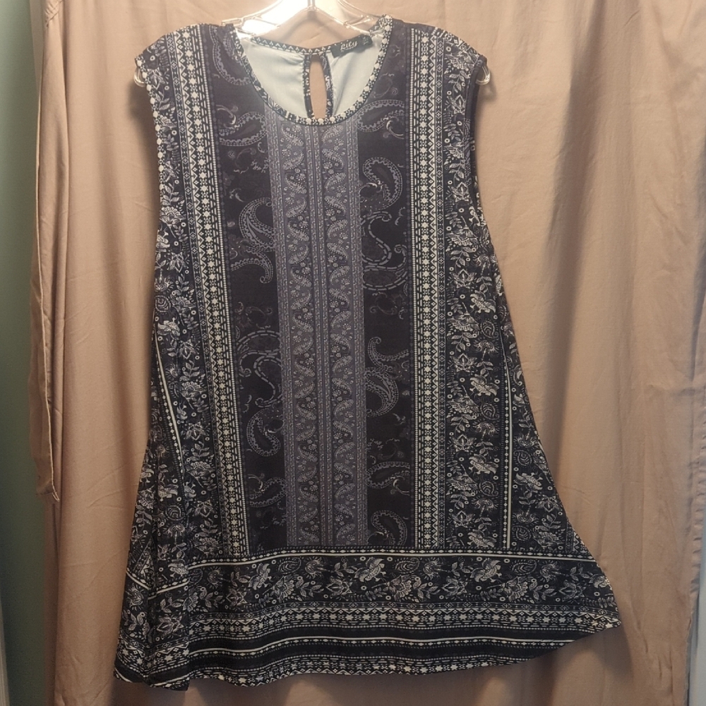 Lily Black and White A-line Sleeveless Tunic